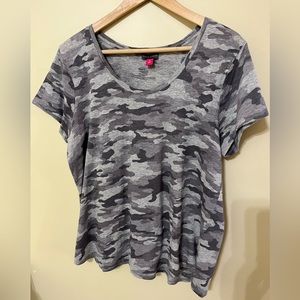 Vince Camuto gray camo t-shirt